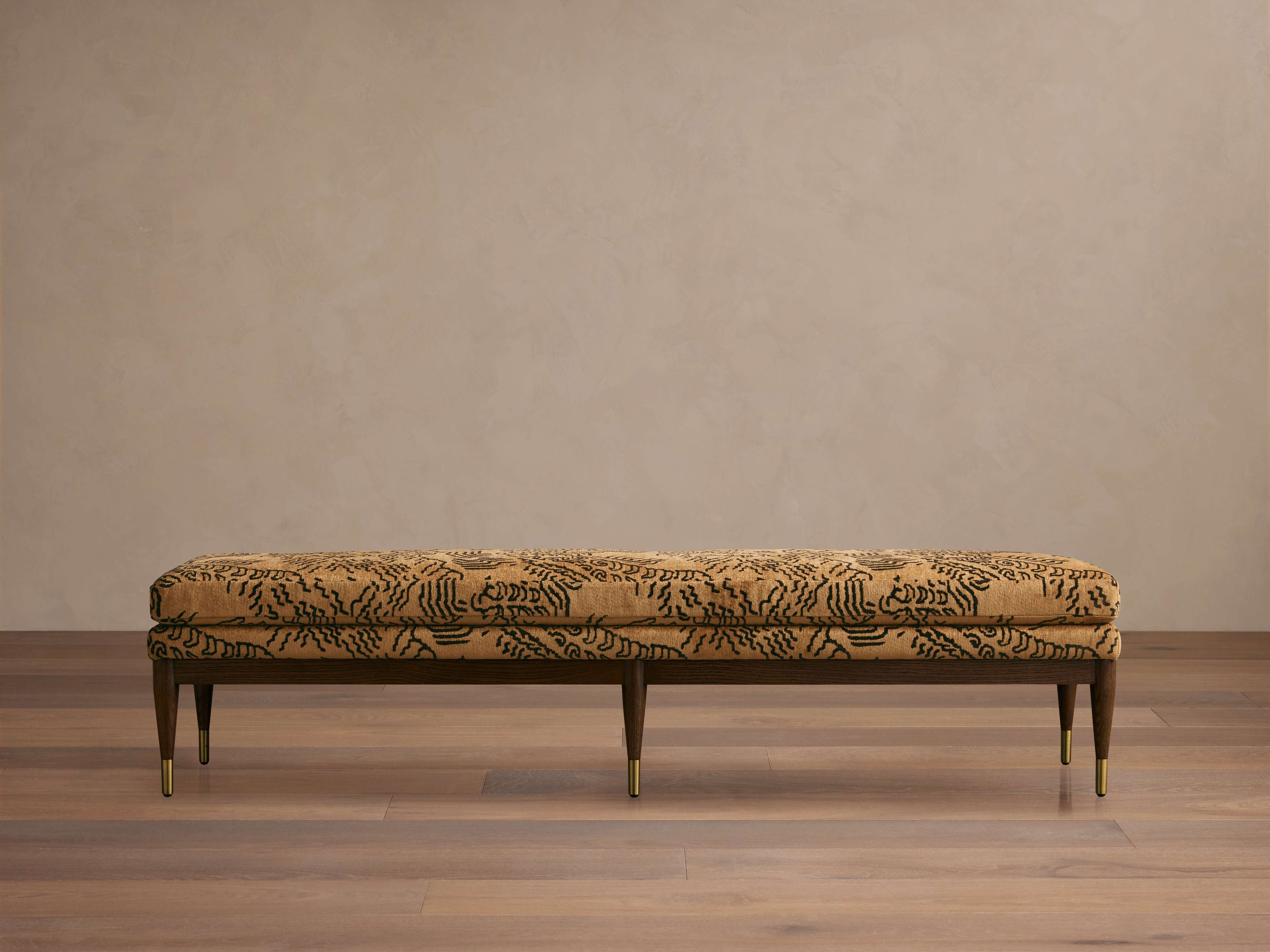 Banc rembourré avec cadre en chêne rouge et coussin en duvet