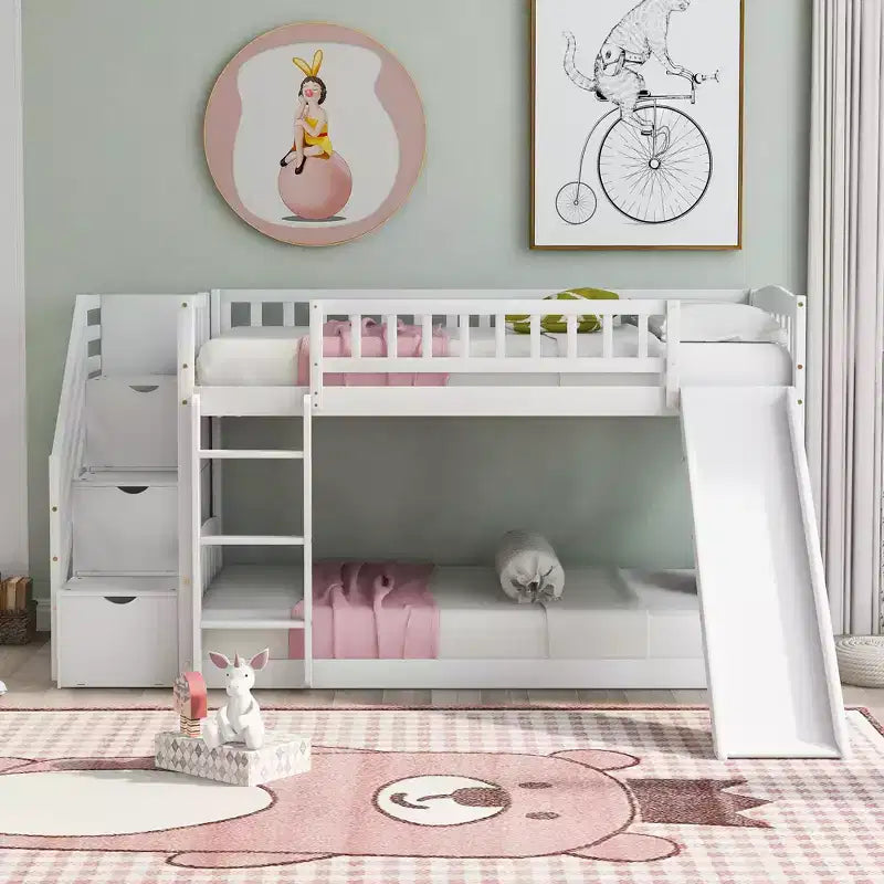Lit superposé enfant en bois, deux places superposées, avec toboggan et escalier de rangement