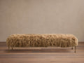 Banc en peau de mouton de Mongolie avec pieds en fer finition laiton