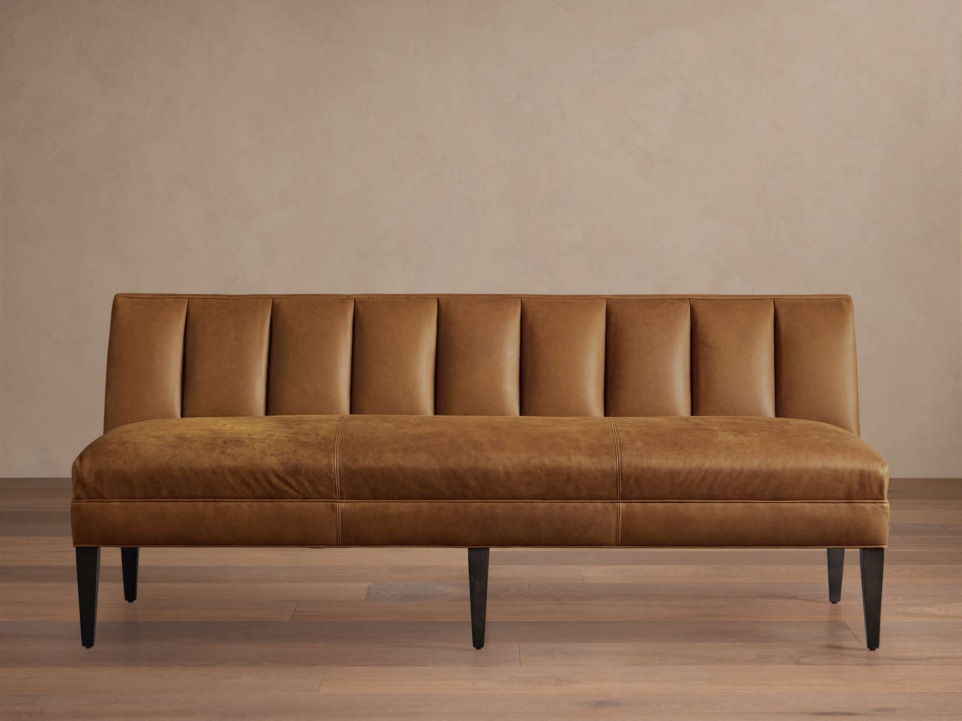 Causeuse en cuir recyclé surpiqué