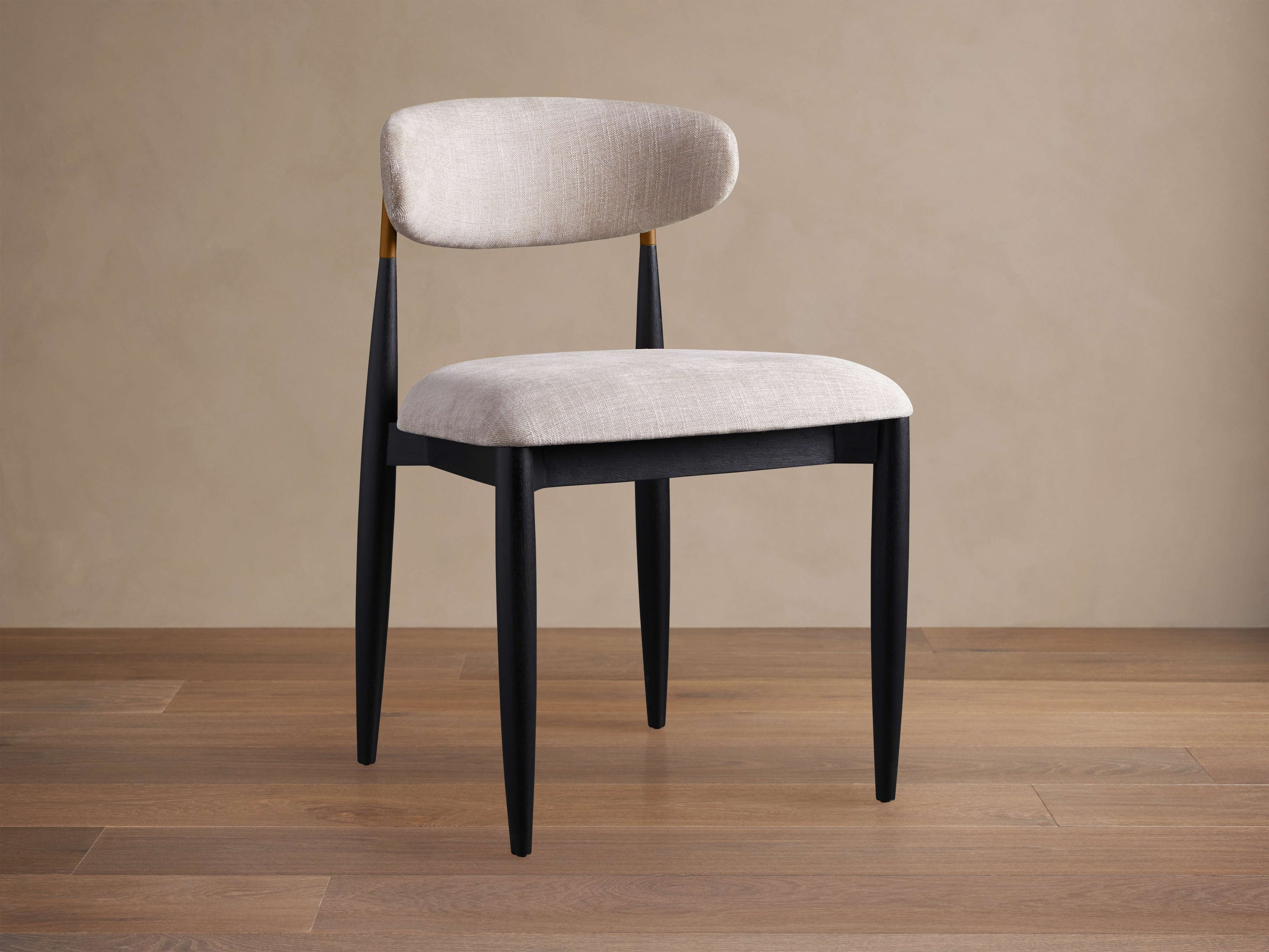 Chaise de salle à manger rembourrée avec tissu haute performance anti-taches