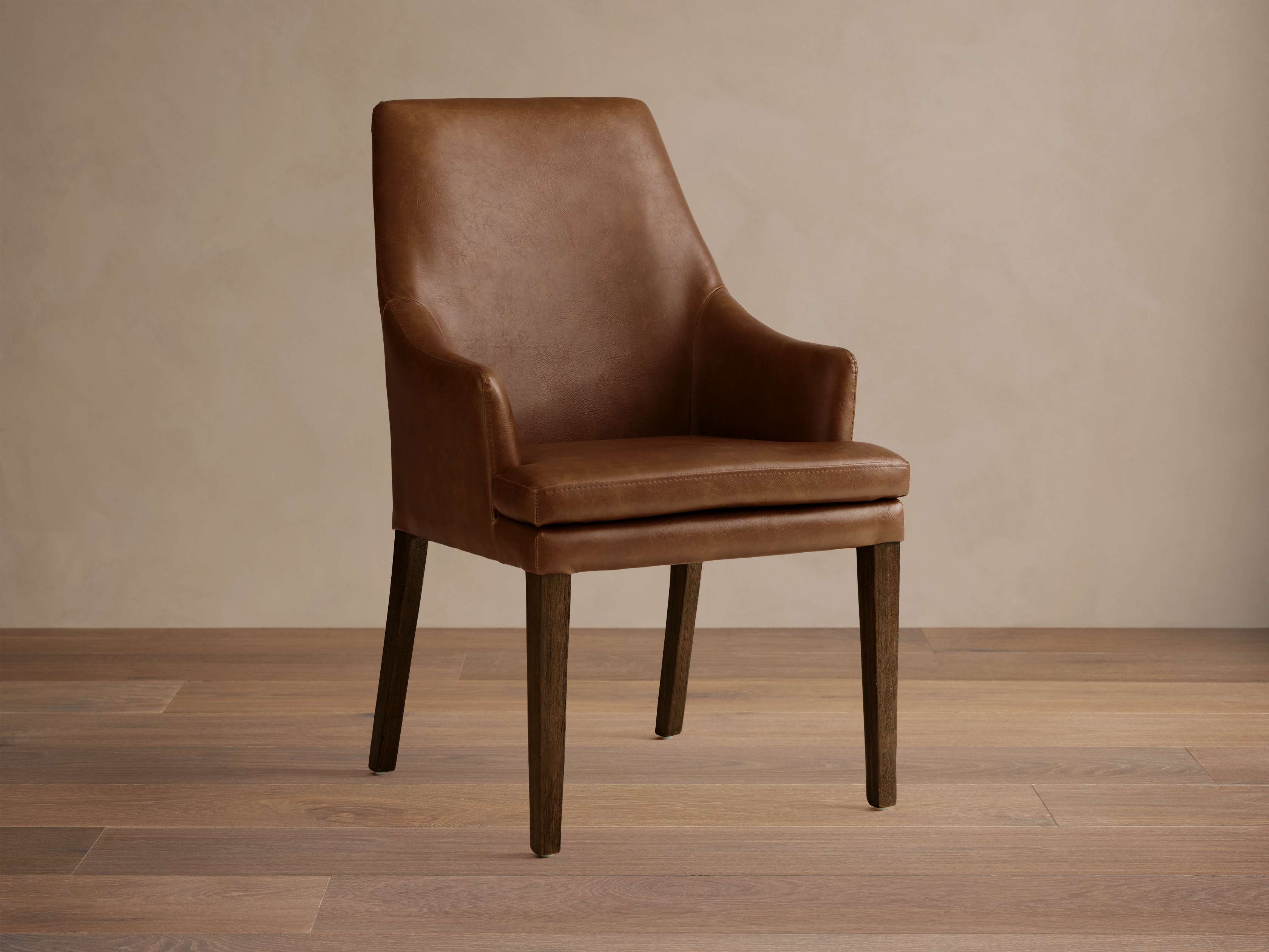 Chaise de salle à manger en similicuir avec dossier incurvé