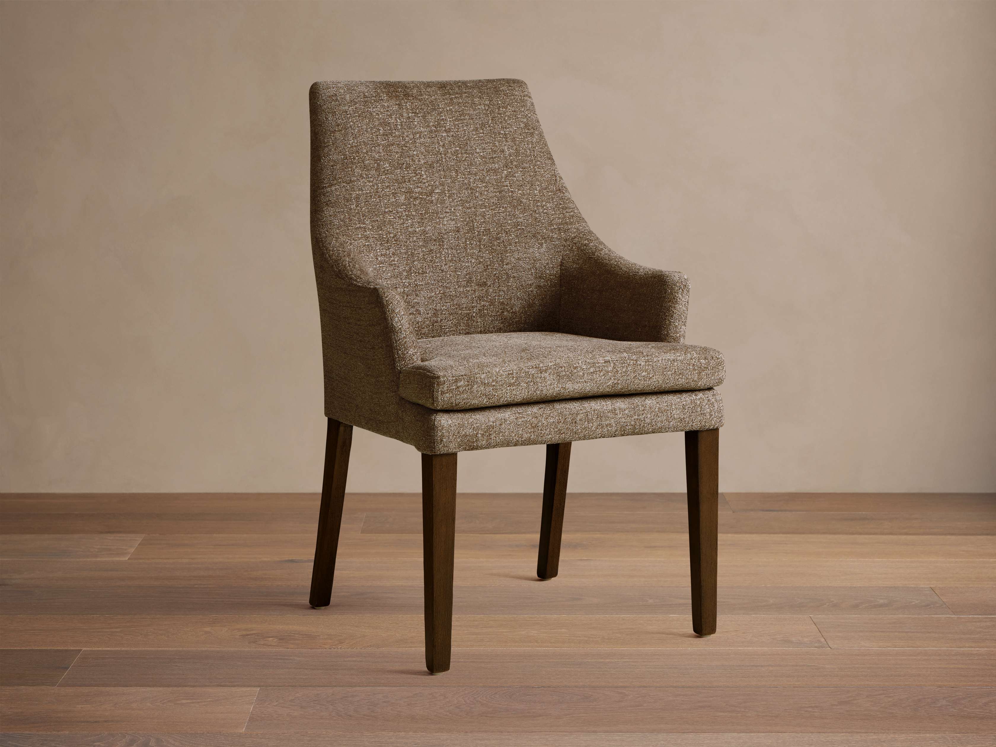 Chaise de salle à manger avec dossier incurvé et bois laqué