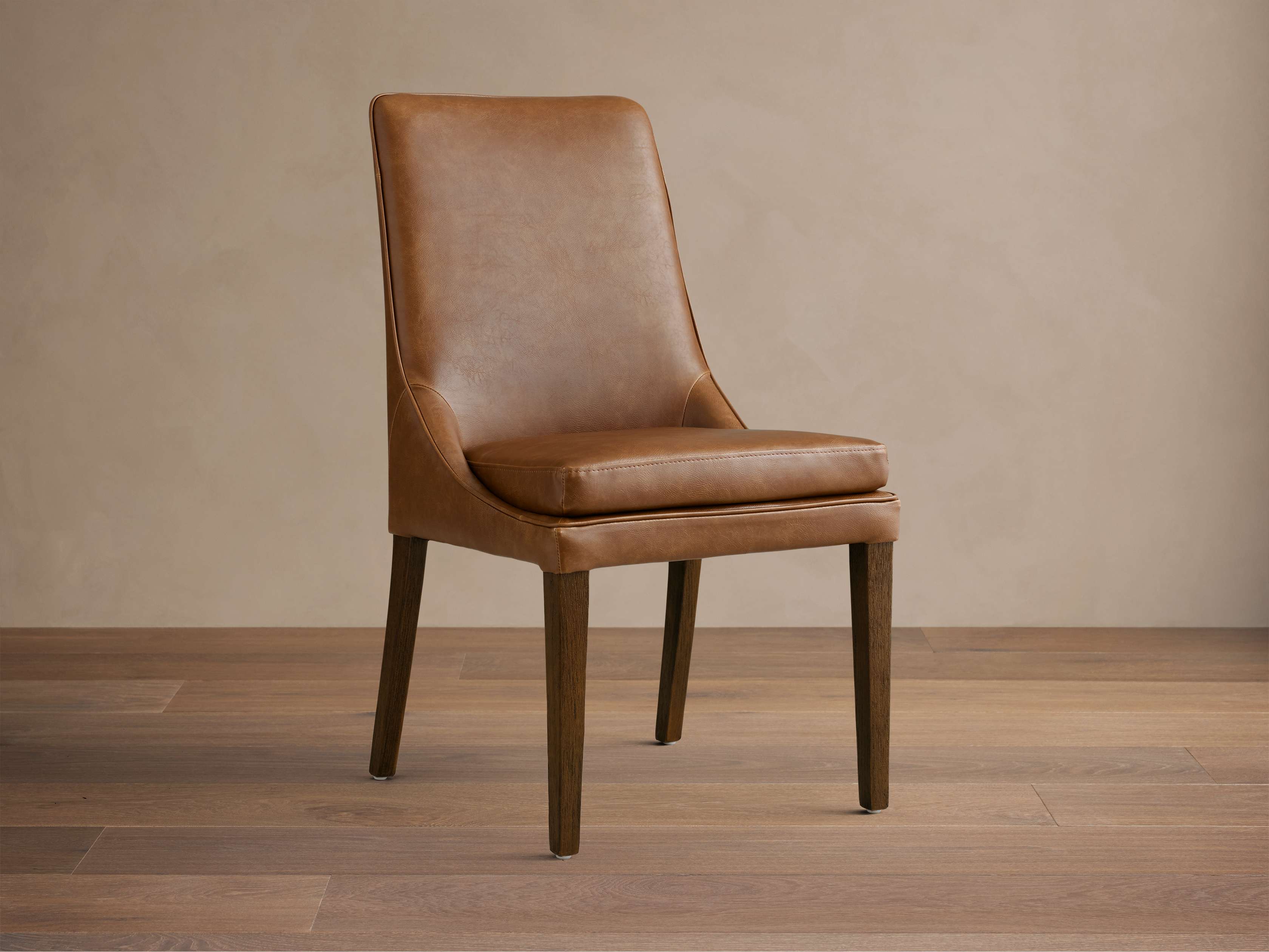 Chaise de salle à manger en similicuir avec dossier incurvé