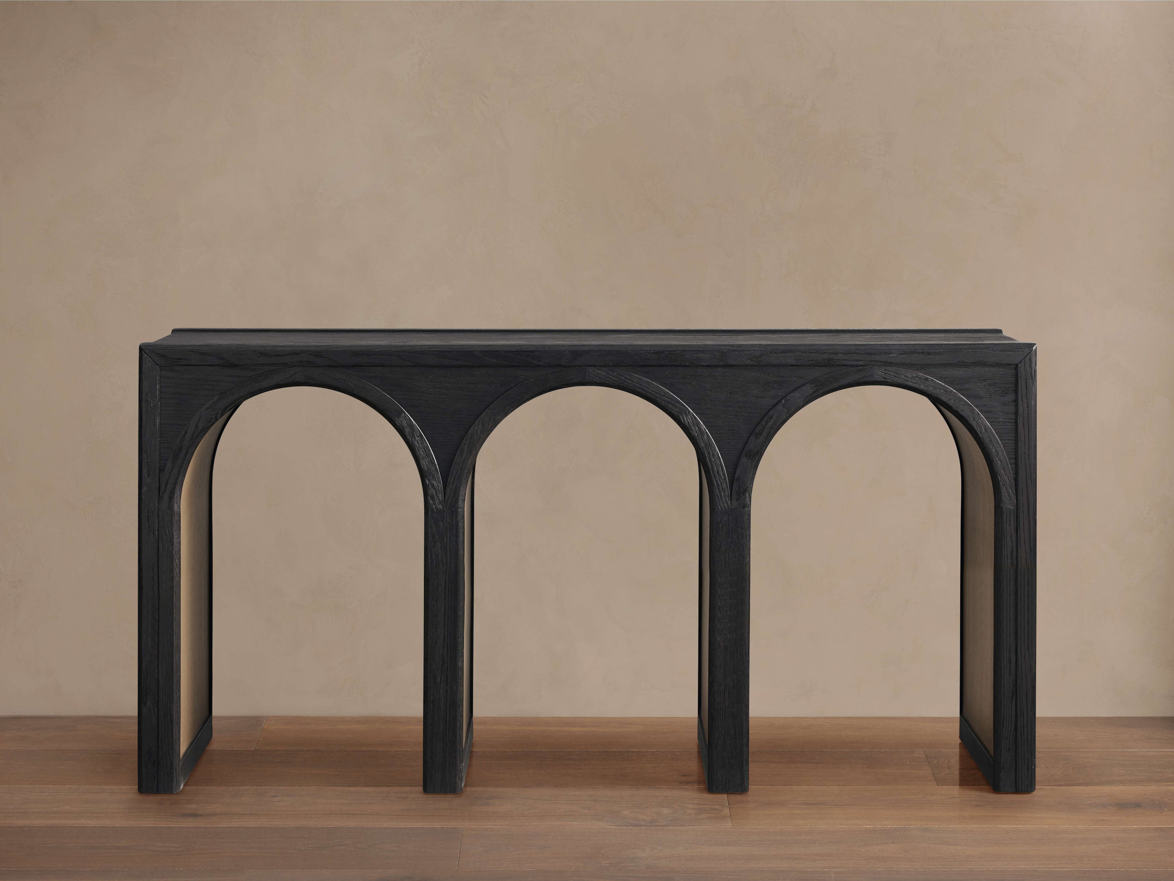 Console en chêne massif avec détails en arc et intérieur contrasté