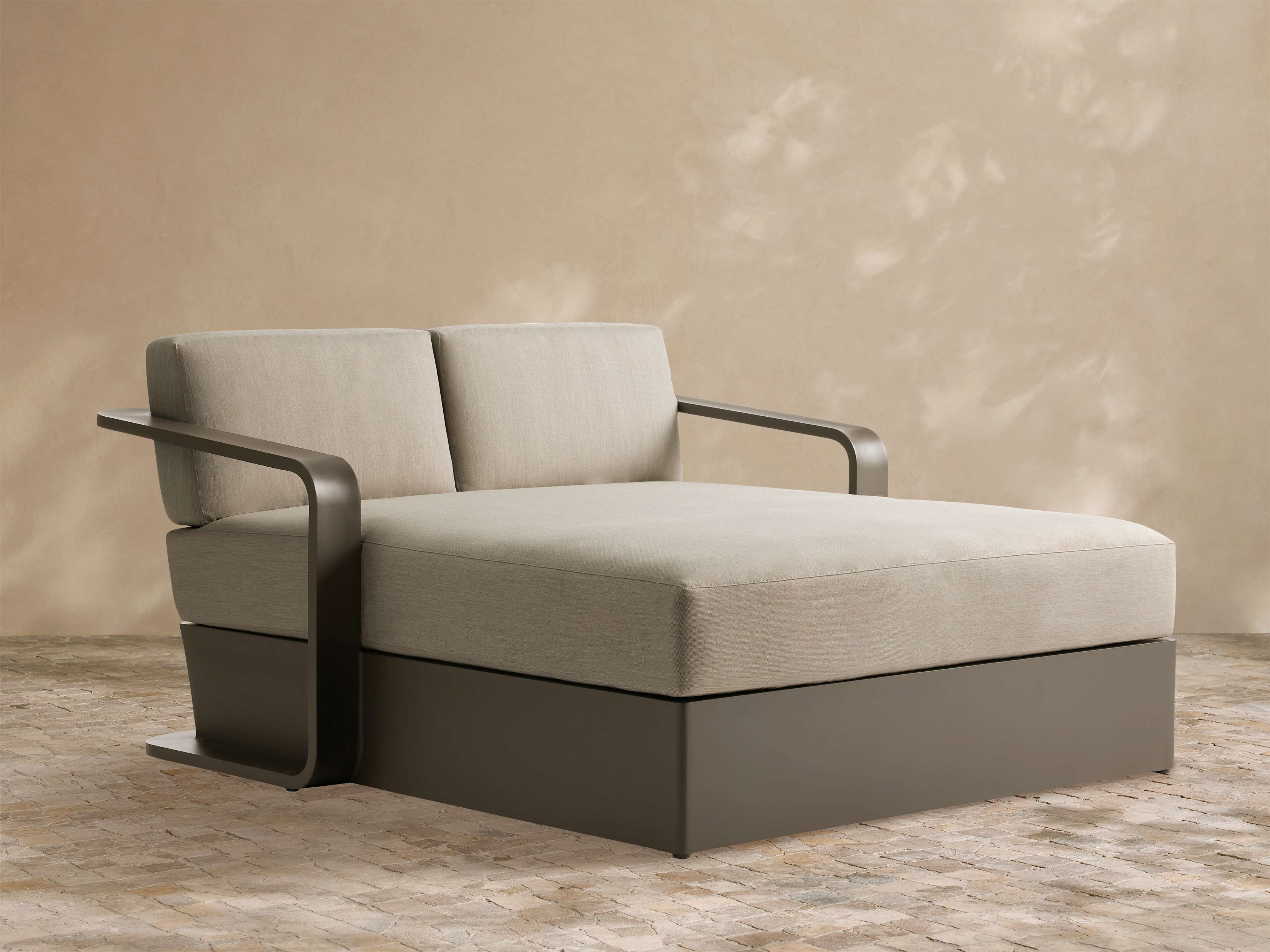Lit de repos extérieur en aluminium thermolaqué avec coussin