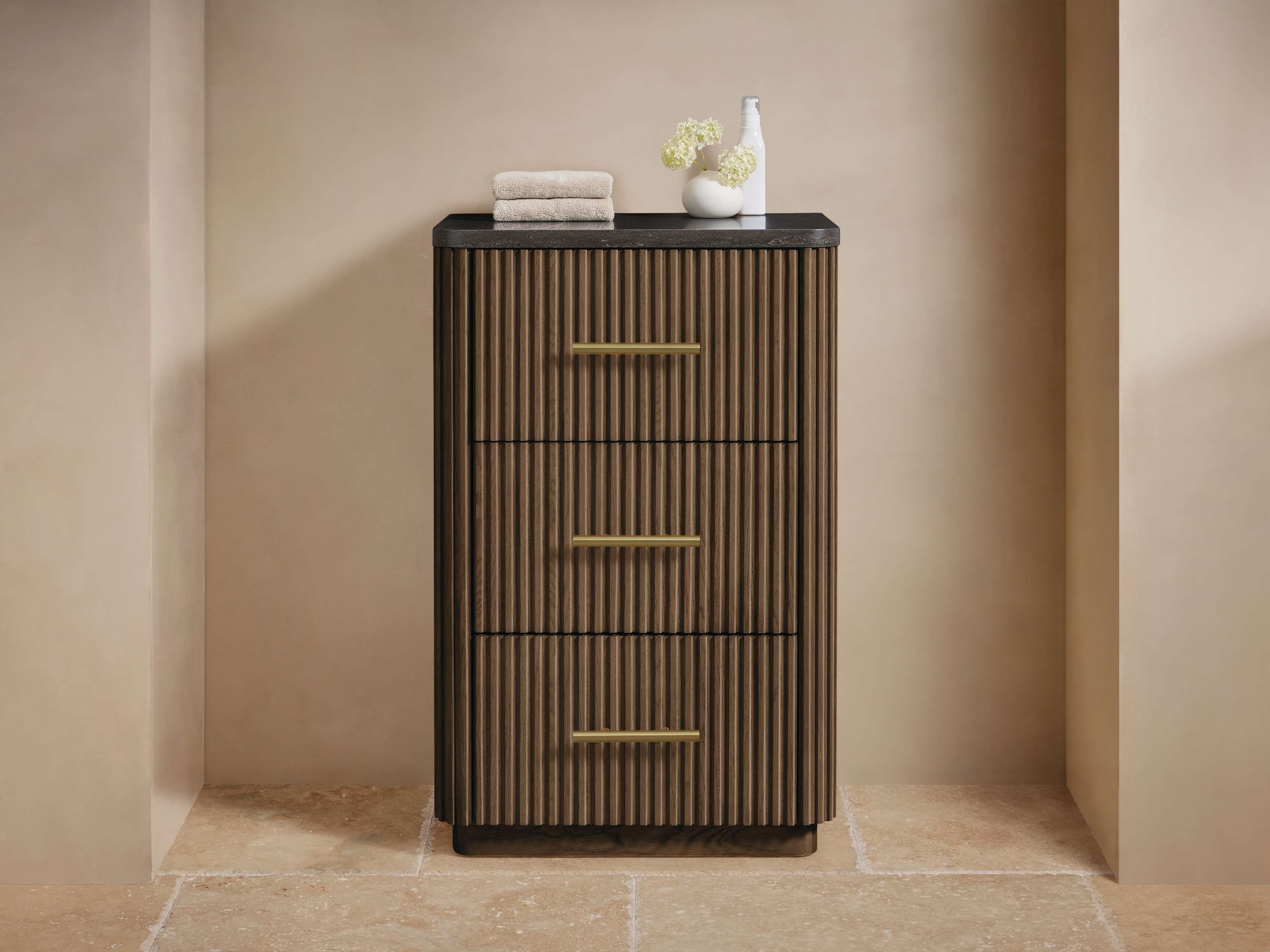 Meuble bas de salle de bain en chêne avec plateau en marbre et tiroirs à fermeture amortie
