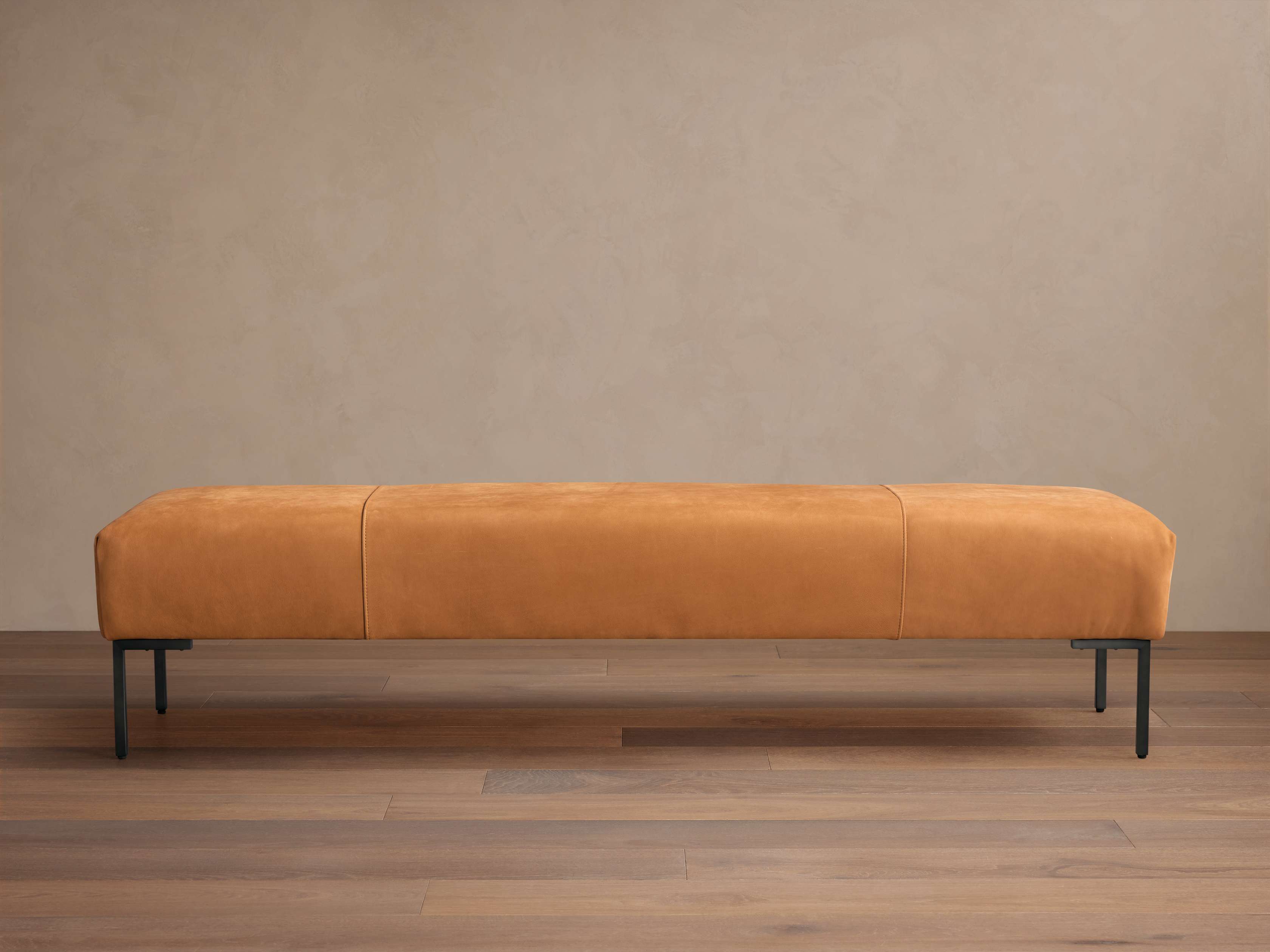 Banc en cuir avec structure en bois massif et mousse végétale